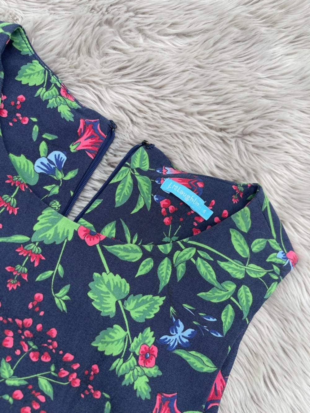 J. McLaughlin Amelia Navy/Multicolor Floral Stretch Sleeveless Top Size 4 Tank - Picture 10 of 12